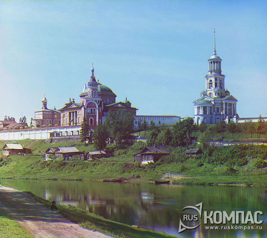 Вид с моста на Борисоглебский монастырь